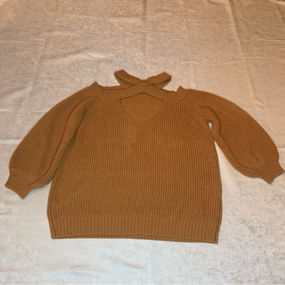 Gold Women Cold Shoulder Long Sleeve Sweater Open Back Chunky Knit Size Medium - Picture 6 of 8